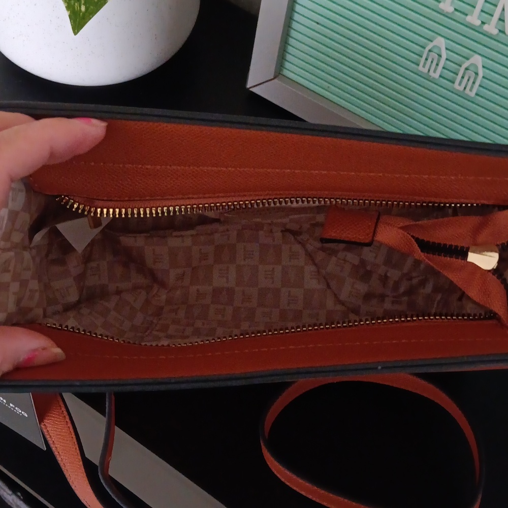 Nwt London Fog Crossbody Bag - Picture 3 of 5